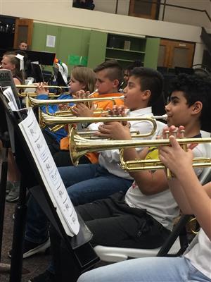 Students playing horn 